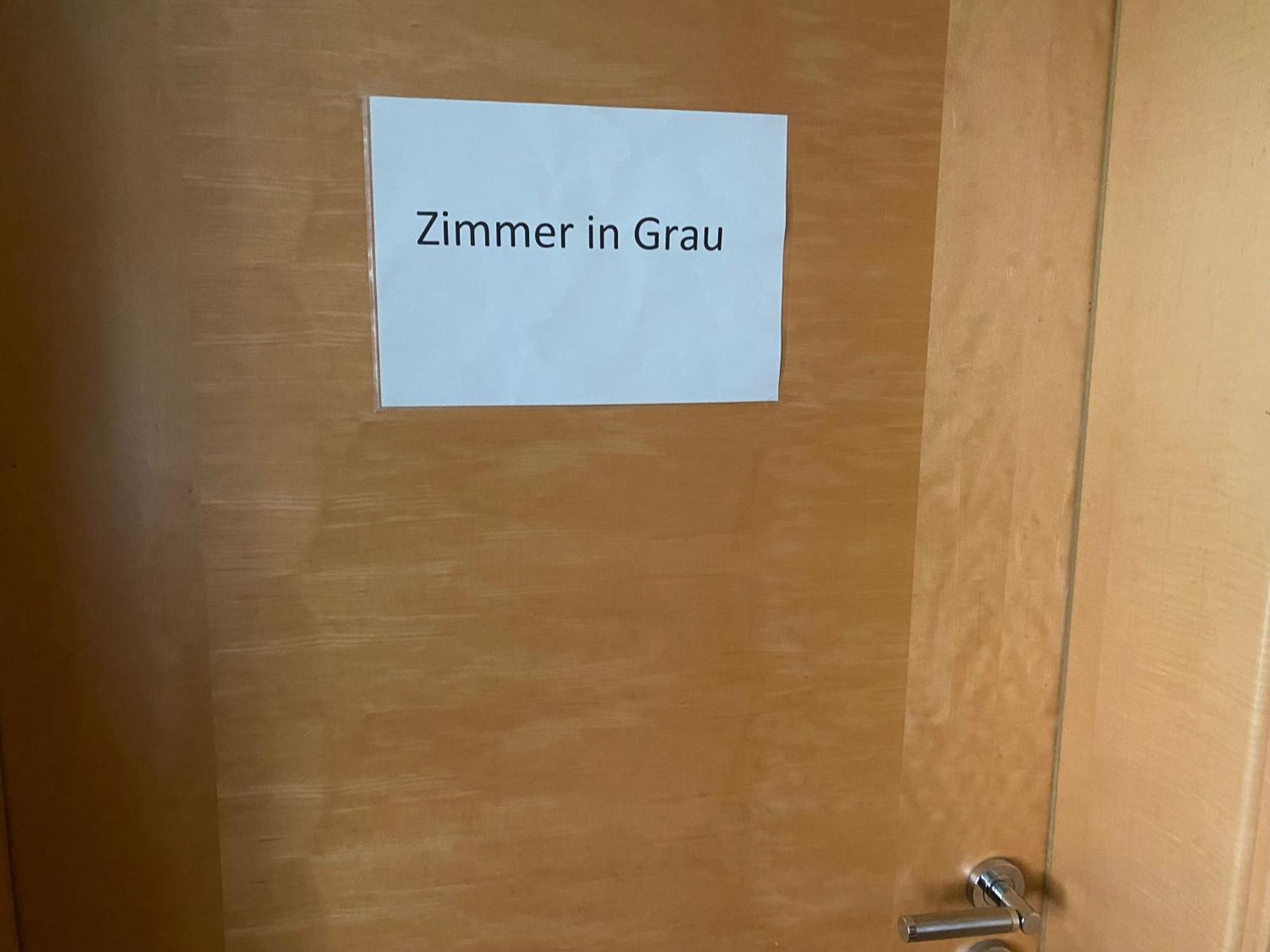 Ferienzimmer Oelhaf In Grau Self Check-in Mit Key Tresore