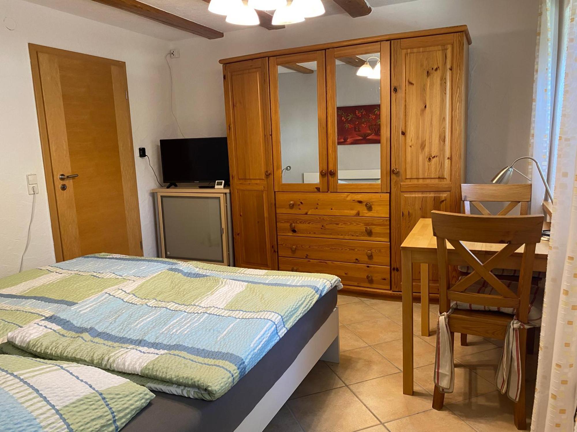 Ferienzimmer Oelhaf In Grau Self Check-in Mit Key Tresore